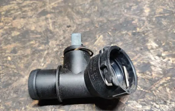 Volkswagen PASSAT B7 Engine coolant pipe/hose 1K0122291AD