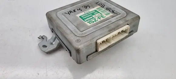 Toyota Yaris Engine control unit/module 8953052020
