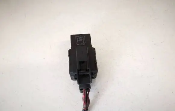Skoda Superb B6 (3T) Glow plug pre-heat relay 3b0951253 v23136-j1006-x056