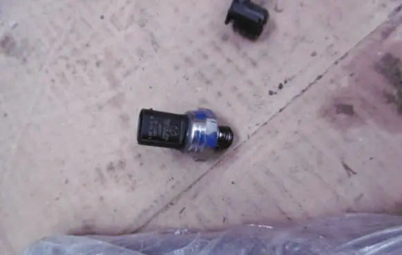 Mercedes-Benz S W221 Fuel pressure sensor A0071534328 51CP2301 AD0001