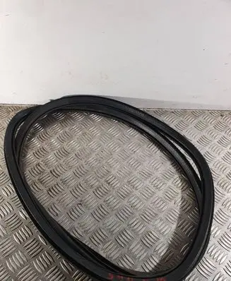 Volvo S90, V90 Rear door rubber seal (on body) 31365734