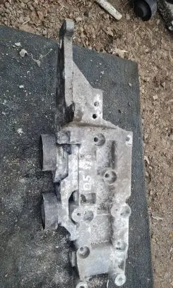 Volvo XC90 Engine mounting bracket 30757168