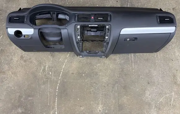 Volkswagen Jetta VI Dashboard 5c7857002 5c6880204B