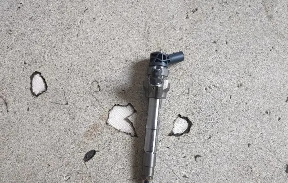 BMW 5 G30 G31 Fuel injector 8514148