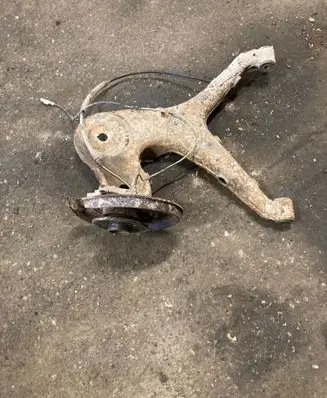Mercedes-Benz Vito Viano W639 Rear wheel hub A6393504205 6393508905