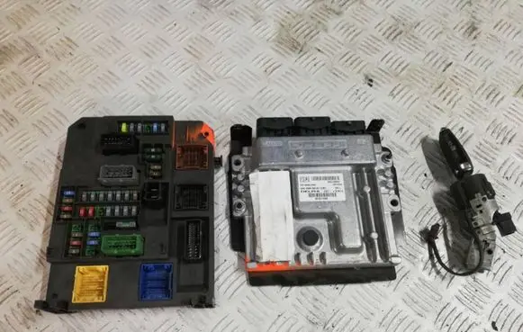 Citroen DS4 Engine ECU kit and lock set 9666912580 9675272580 28279304