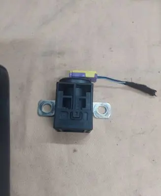 Audi A4 S4 B8 8K Battery relay fuse 4F0915519 DHT6P30