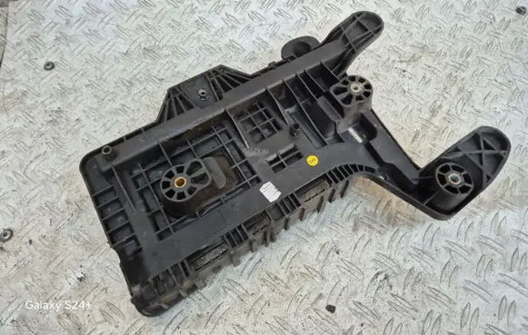 Skoda Octavia Mk2 (1Z) Battery tray 1K0915333H