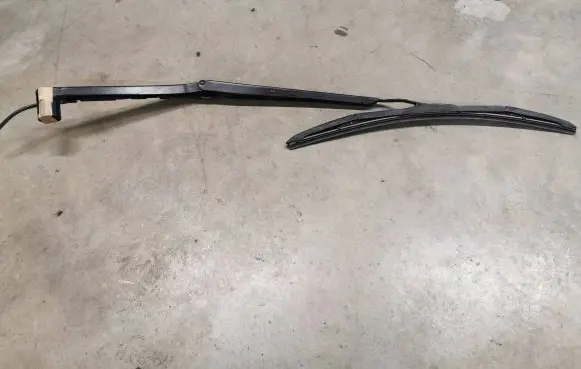 Chevrolet Corvette C7 Front wiper blade arm 8471