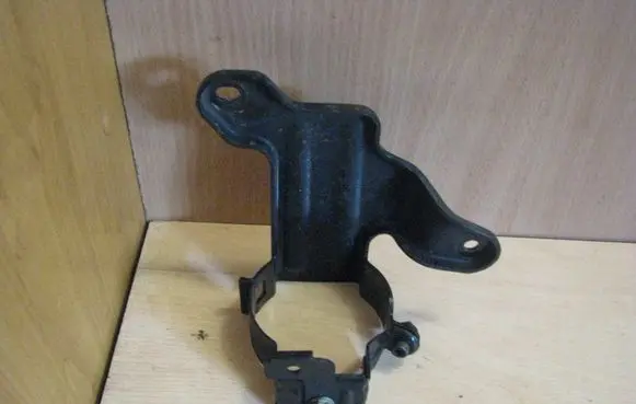 Dodge Avenger Fuel filter bracket/mount holder 