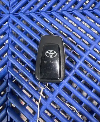 Toyota C-HR I Ignition key/card 