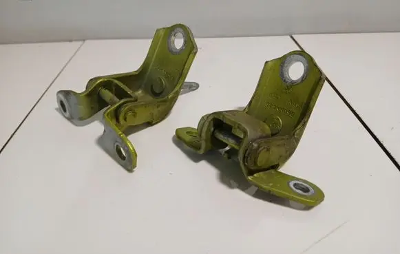 Ford Fiesta Front door hinge set