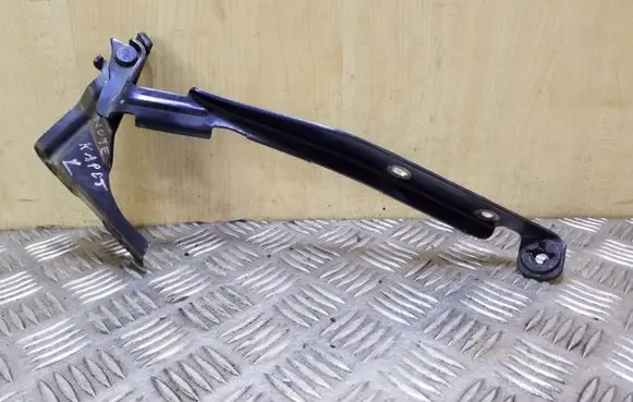Engine bonnet/hood hinges