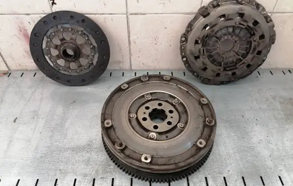 BMW 1 E81 E87 Clutch set kit 7526268 7526267 7560204
