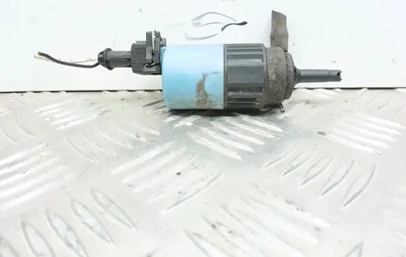 Volvo S40, V40 Windscreen/windshield washer pump