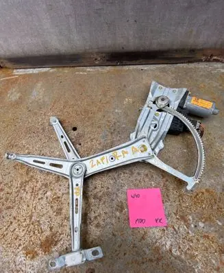 Opel Zafira A Front door window regulator with motor 90579356 101250200