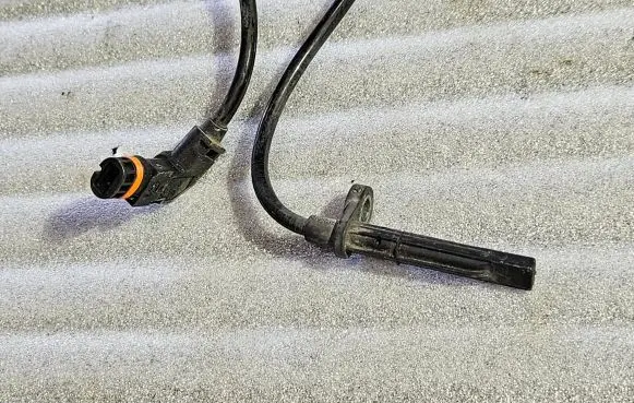 Mercedes-Benz GL X166 ABS brake wheel speed sensor A1669052601 1669052601