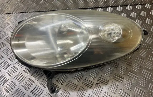 Nissan Micra Headlight/headlamp 89007101