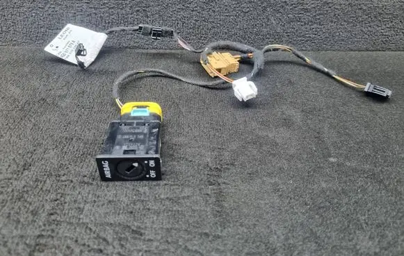 Passenger airbag on/off switch