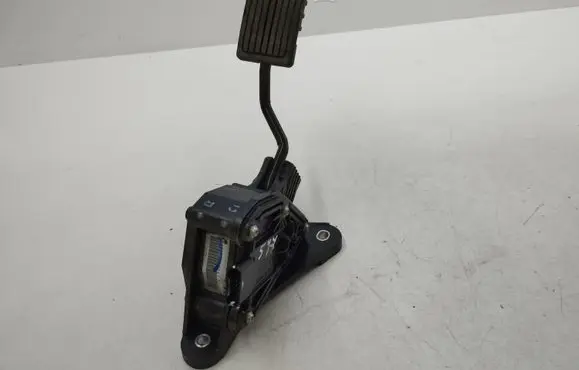 Honda CR-V Accelerator throttle pedal JM14B