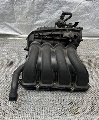 BMW 1 E81 E87 Intake manifold 7556613 22845910
