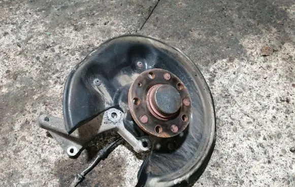 Volkswagen PASSAT B7 Rear wheel hub