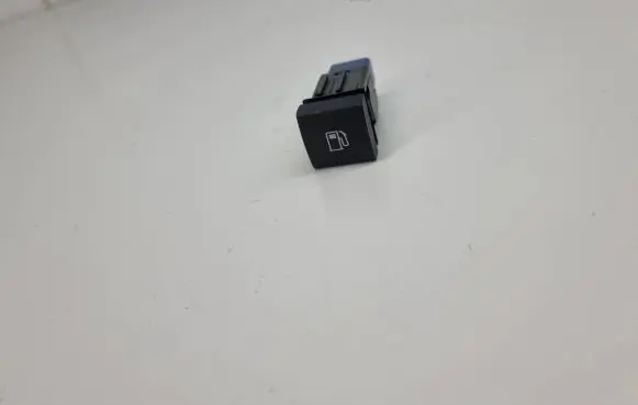 Toyota RAV 4 (XA50) Fuel tank opening switch 15F7000020 7000V04