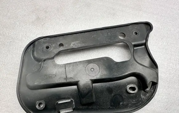 Ford Mustang VI Bonnet/hood grill 589106