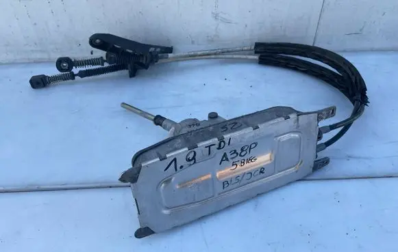 Seat Leon (1P) Gear shifter/selector 1K0711049BG 1K0711061B