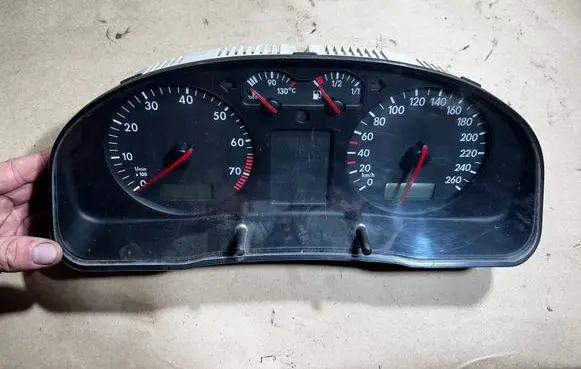 Volkswagen PASSAT B5 Speedometer (instrument cluster) 3B0919861B 09051940090