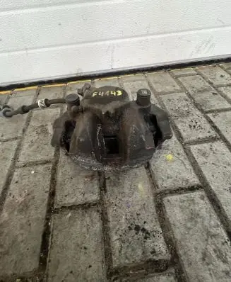 Volvo XC90 Front brake caliper F4143