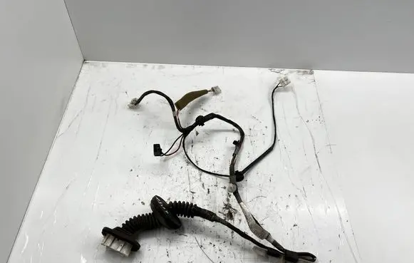 Toyota RAV 4 (XA30) Rear door wiring loom 82153