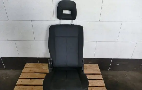 Mazda MPV II LW Third row seats 