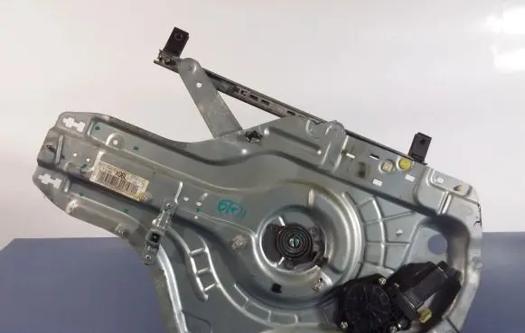 Hyundai Elantra Front door window regulator with motor
