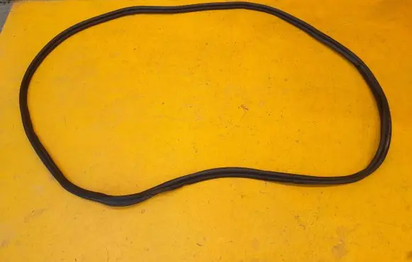 Trunk rubber seal (body)