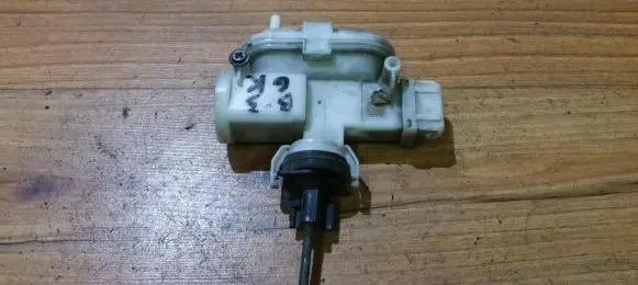 Volkswagen PASSAT B3 Central locking vacuum pump 357862153