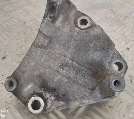 Opel Astra G Engine mounting bracket 90529603