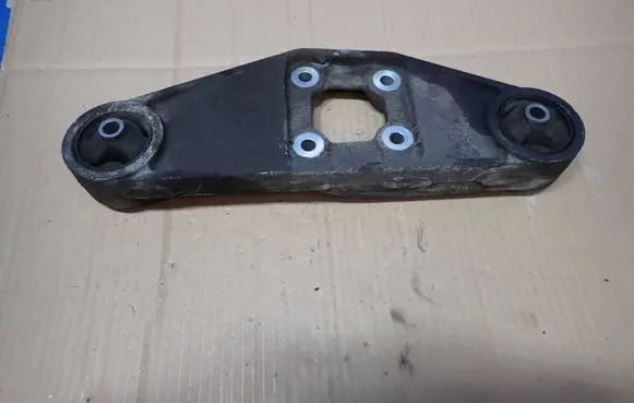 Toyota Urban Cruiser (XP110) Sway bar bush bracket, rear 