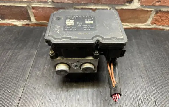 Mercedes-Benz C W204 ABS Pump A2044313812 10021203204
