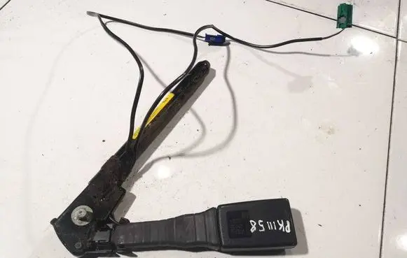 Opel Astra H Front seatbelt buckle 330803354