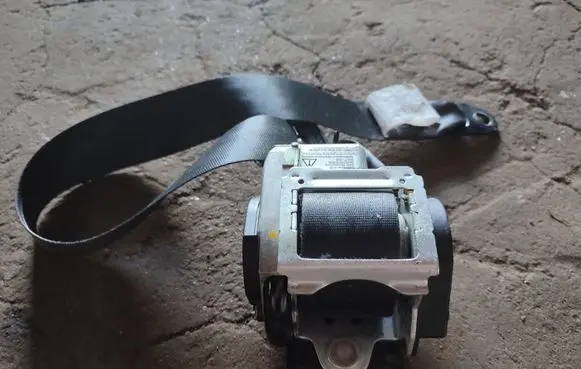 Hyundai Sonata Front seatbelt 608191800B