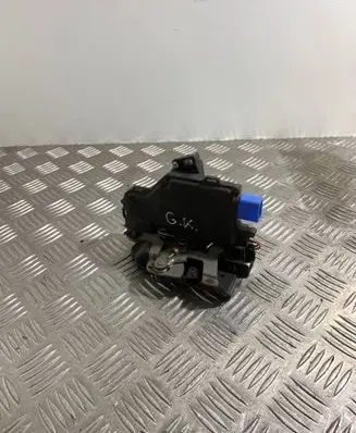 Volkswagen Golf VI Rear door lock 7L0839016D