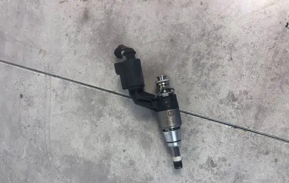 Volkswagen PASSAT B7 USA Fuel injector 03C906036J