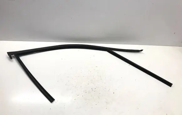 BMW X1 U11 Front door glass trim molding 9451540