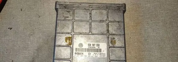 Volkswagen PASSAT B5 Engine control unit/module 8D0907558 0261204502