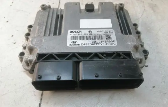 Hyundai i30 Engine control unit/module 391132A932 0281019083 1039S59678