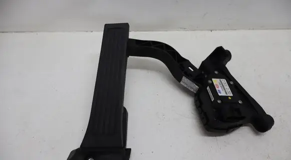 Hyundai i40 Accelerator throttle pedal 327263Z900