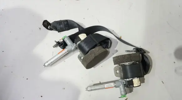 Volvo S40 Seat belt trim PASYBEZPIECZESTWA