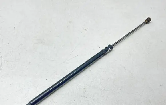 Volkswagen PASSAT B8 Tailgate/trunk strut/damper 3G9827550B