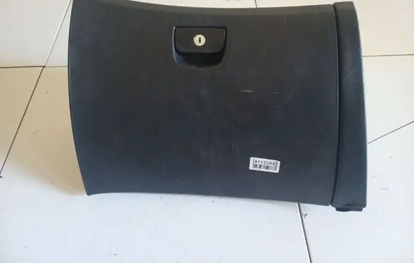Hyundai Sonata Glove box 